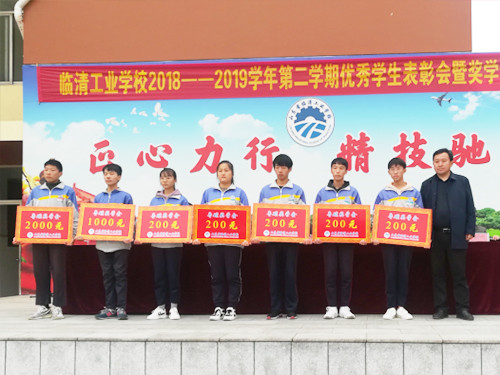 陳總為母校捐獻(xiàn)獎(jiǎng)學(xué)金