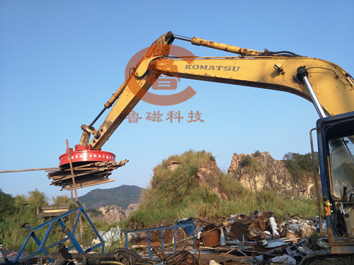 【魯磁動態(tài)】廢鋼用起重電磁鐵魯磁廠家為您現(xiàn)貨備齊