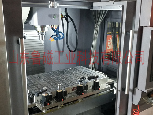 加工中心電永磁吸盤? 高品質(zhì)機(jī)床的標(biāo)配